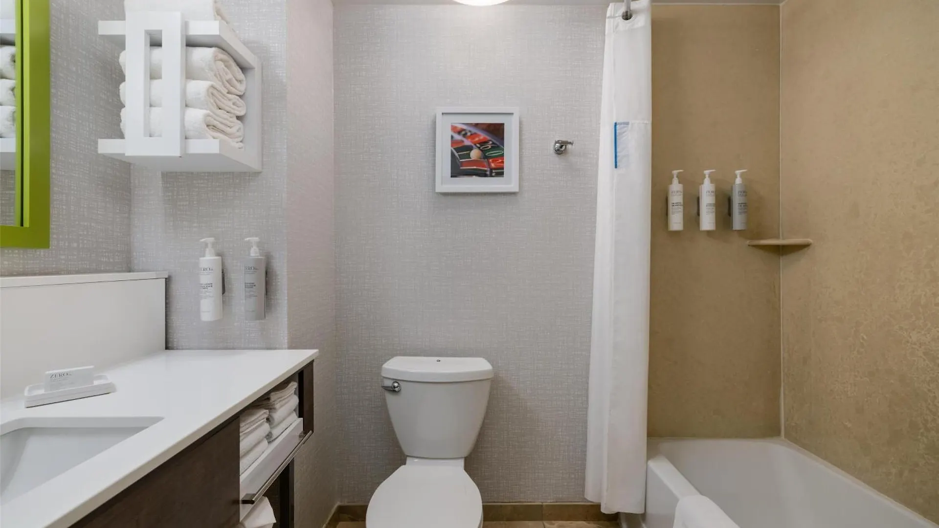 Hampton Inn Las Vegas/North Speedway 3*,